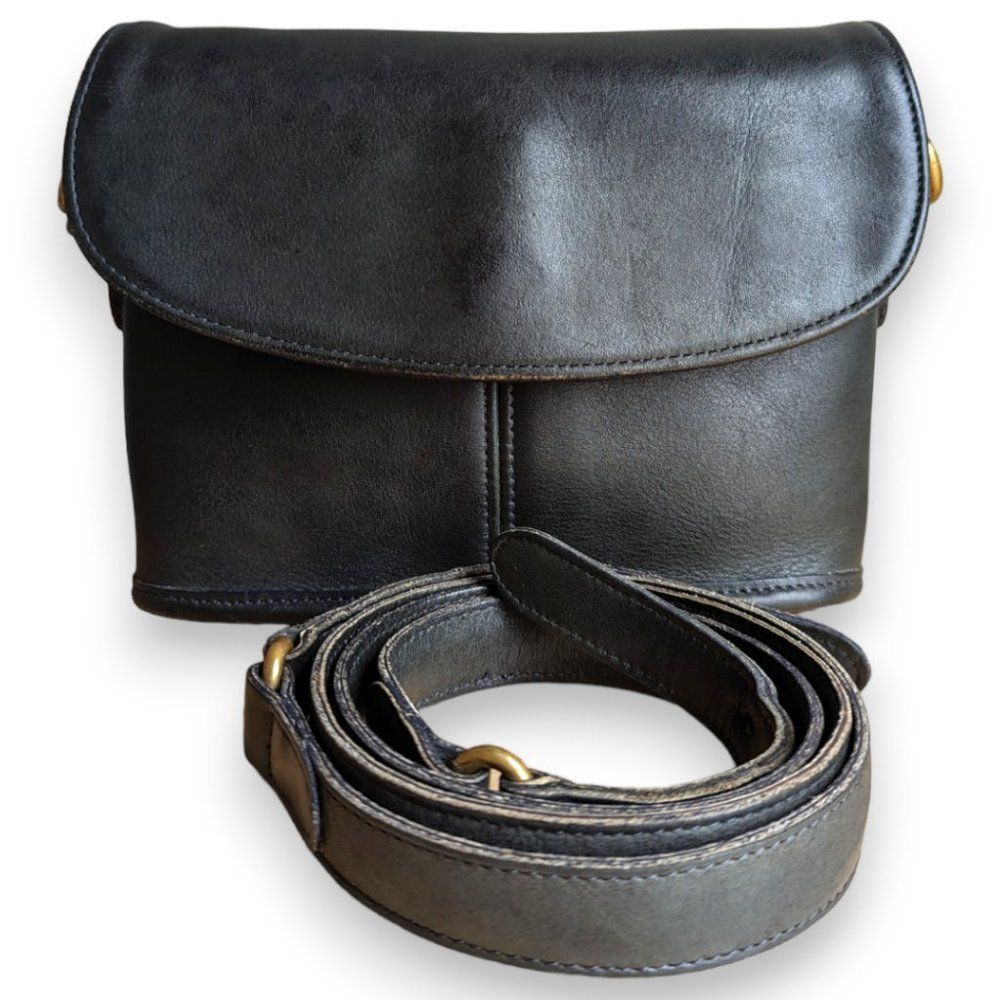Vintage Coach 9801 Small Equestrian Flap crossbody bag in Celadon Blue